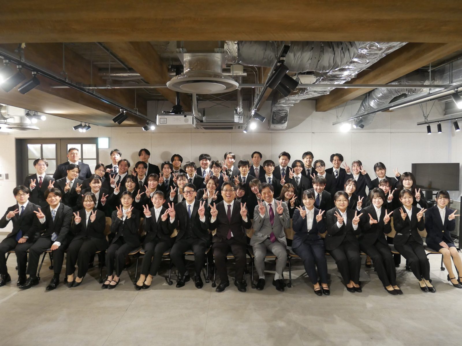 ファーストコンテックの社員集合写真